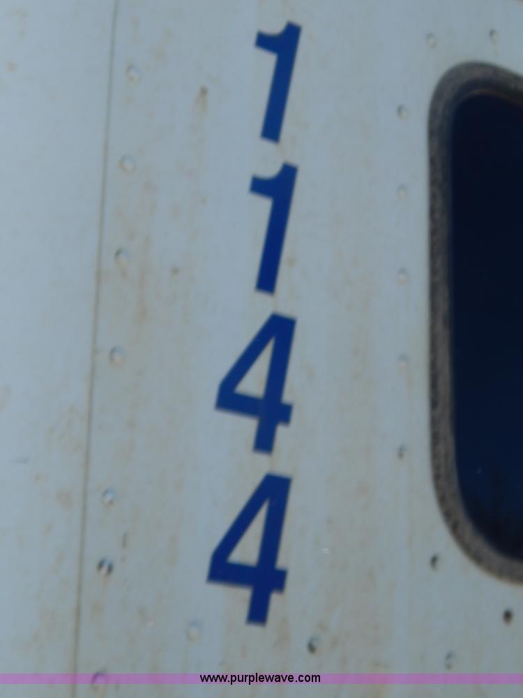 image for item H3911 1999 Peterbilt 377 semi truck