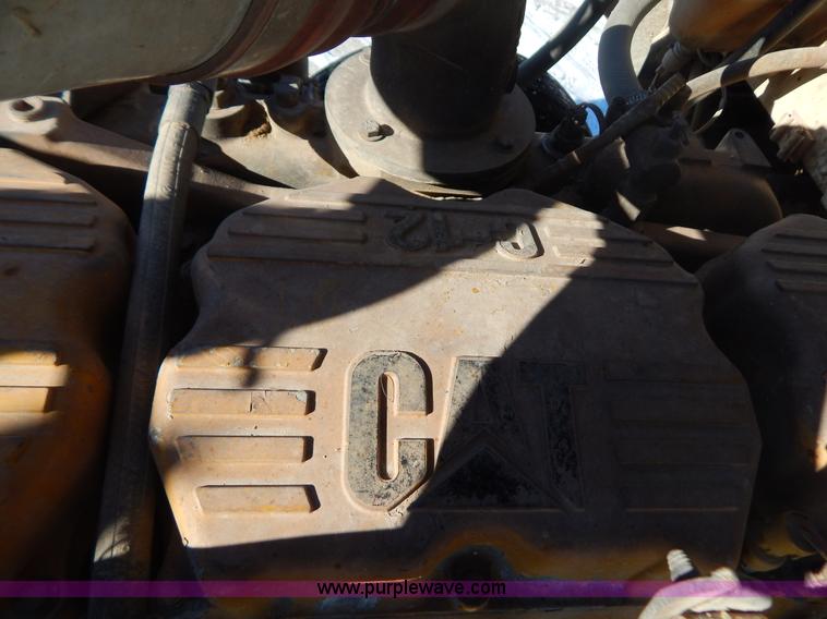 image for item H3911 1999 Peterbilt 377 semi truck