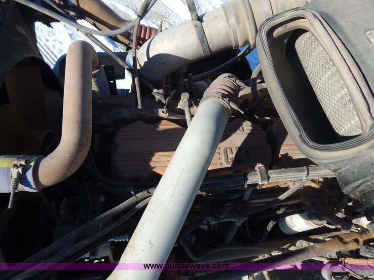 image for item H3911 1999 Peterbilt 377 semi truck