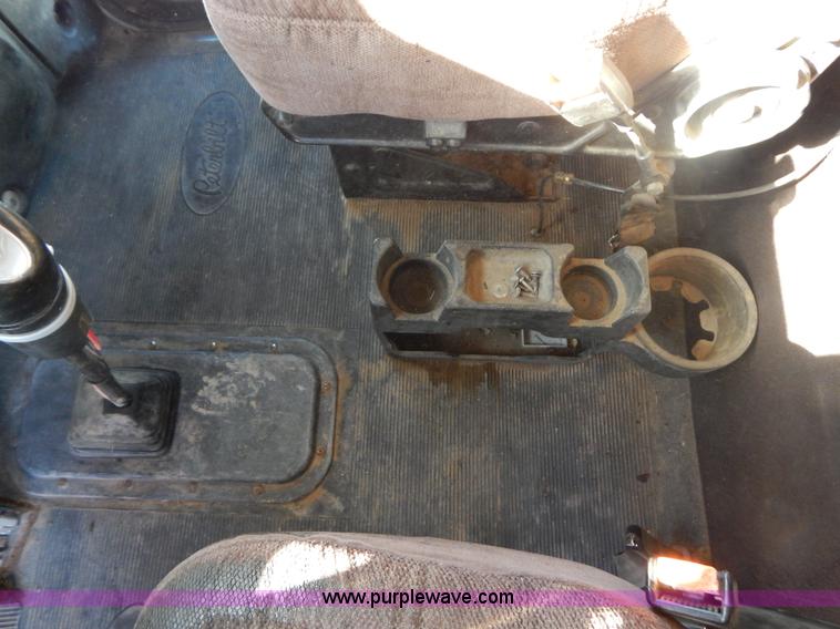 image for item H3911 1999 Peterbilt 377 semi truck