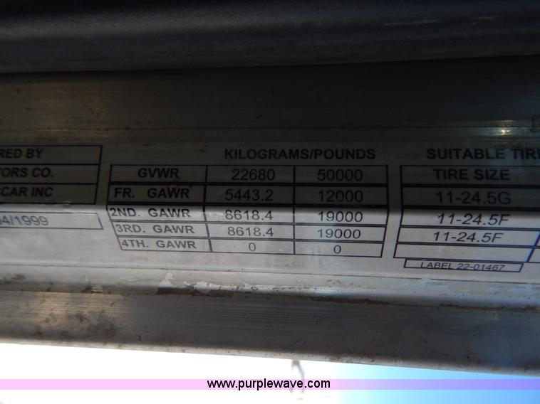 image for item H3911 1999 Peterbilt 377 semi truck