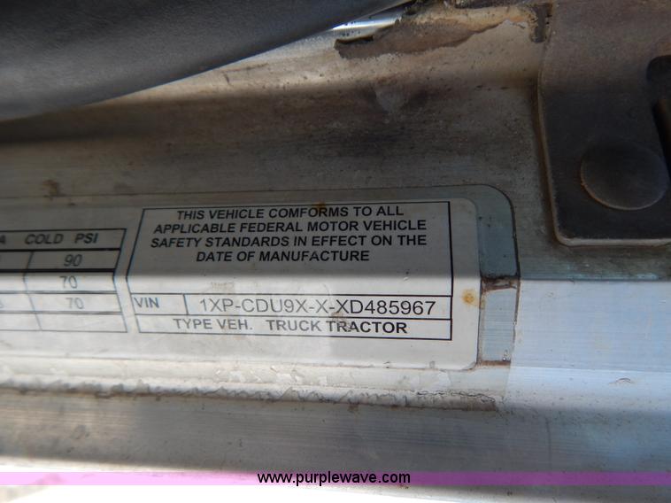 image for item H3911 1999 Peterbilt 377 semi truck