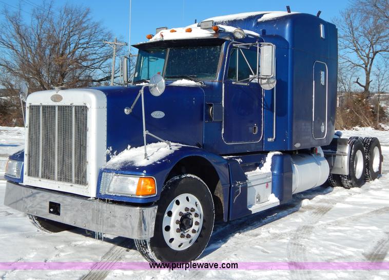 image for item H3912 1998 Peterbilt 377 semi truck