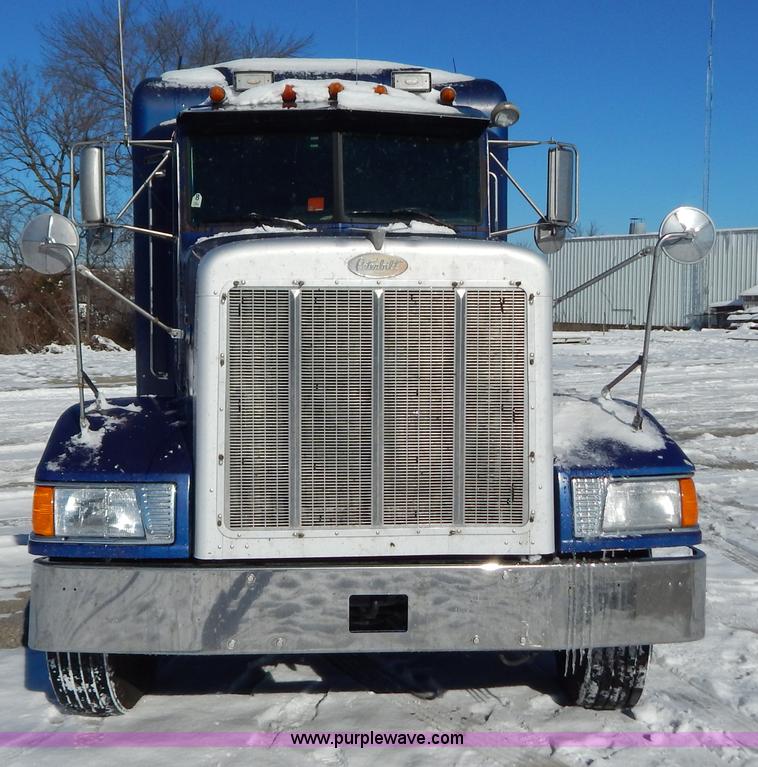 image for item H3912 1998 Peterbilt 377 semi truck