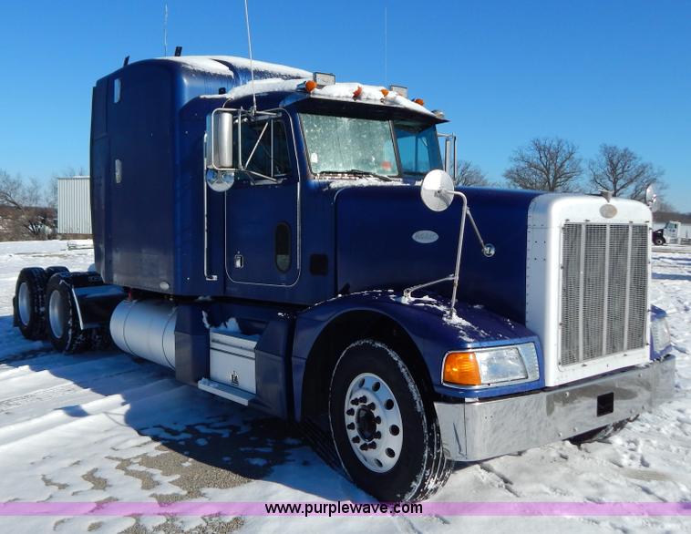 image for item H3912 1998 Peterbilt 377 semi truck