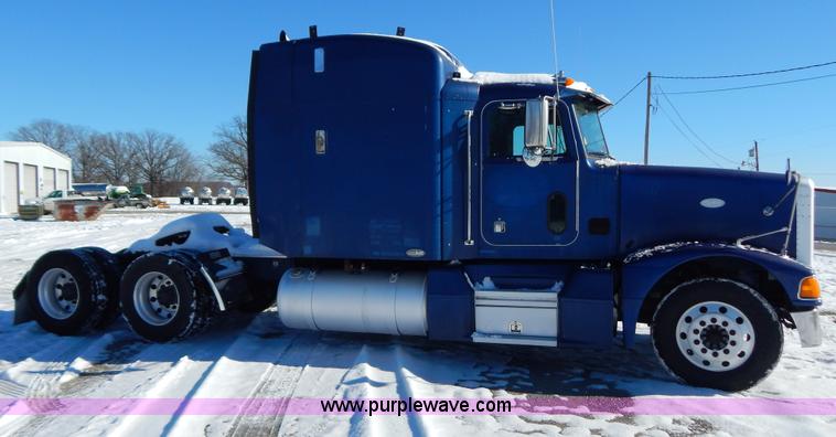 image for item H3912 1998 Peterbilt 377 semi truck