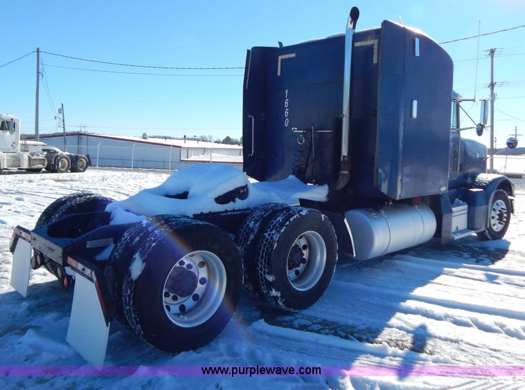 image for item H3912 1998 Peterbilt 377 semi truck
