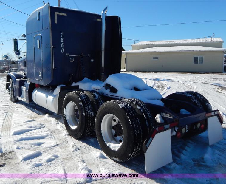 image for item H3912 1998 Peterbilt 377 semi truck