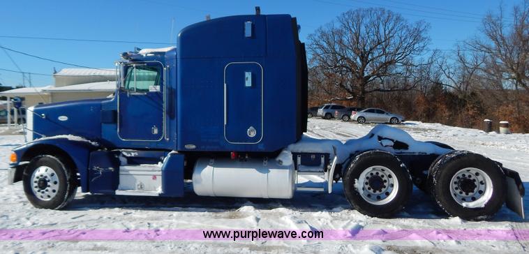 image for item H3912 1998 Peterbilt 377 semi truck