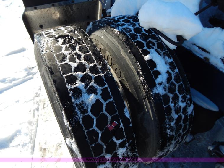 image for item H3912 1998 Peterbilt 377 semi truck