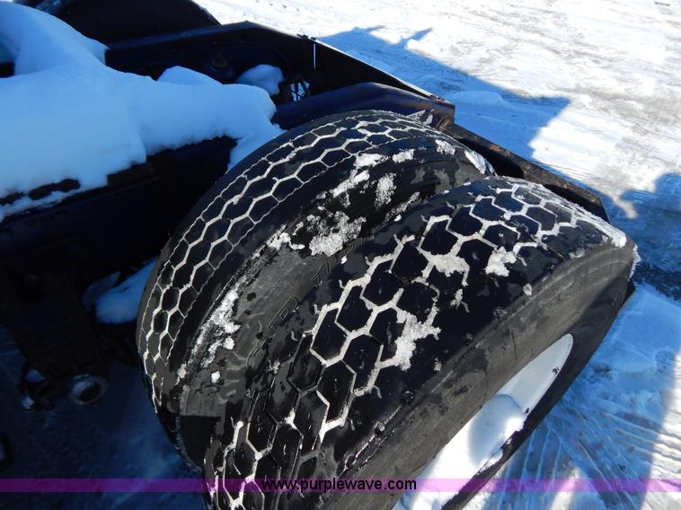 image for item H3912 1998 Peterbilt 377 semi truck