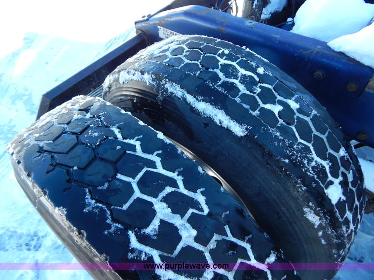 image for item H3912 1998 Peterbilt 377 semi truck