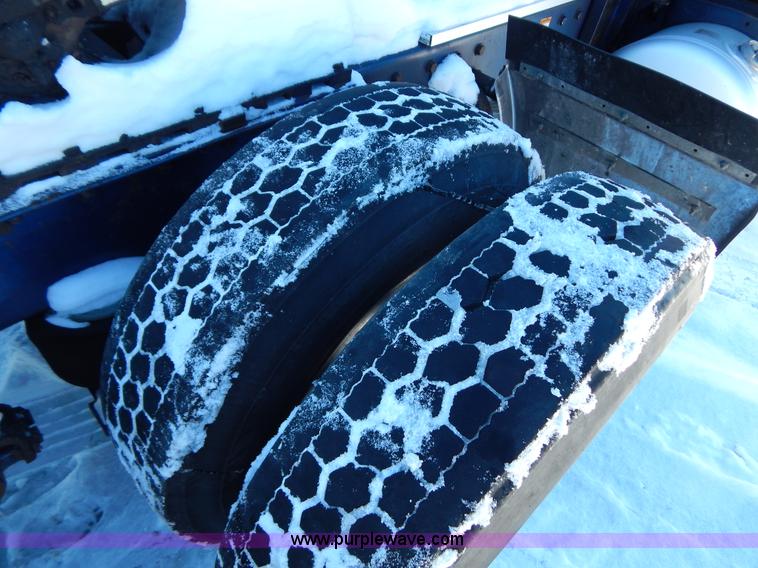 image for item H3912 1998 Peterbilt 377 semi truck