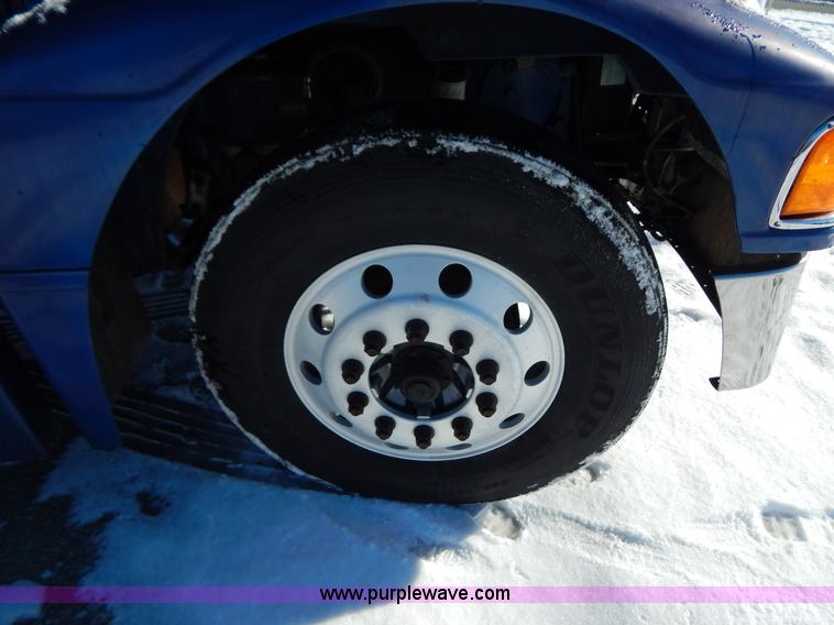 image for item H3912 1998 Peterbilt 377 semi truck