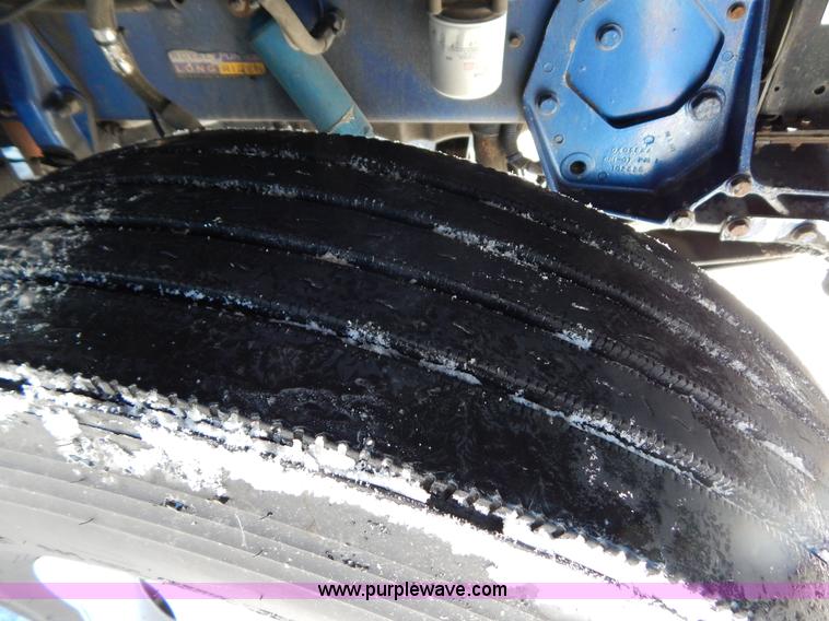 image for item H3912 1998 Peterbilt 377 semi truck