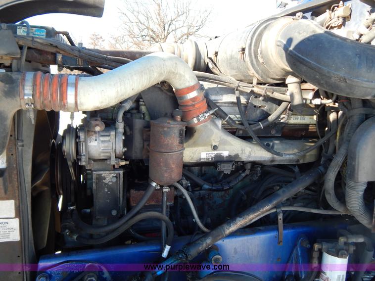 image for item H3912 1998 Peterbilt 377 semi truck