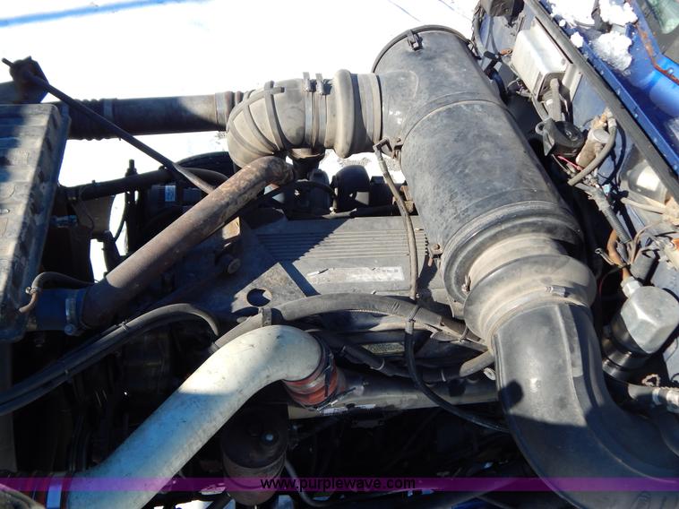 image for item H3912 1998 Peterbilt 377 semi truck