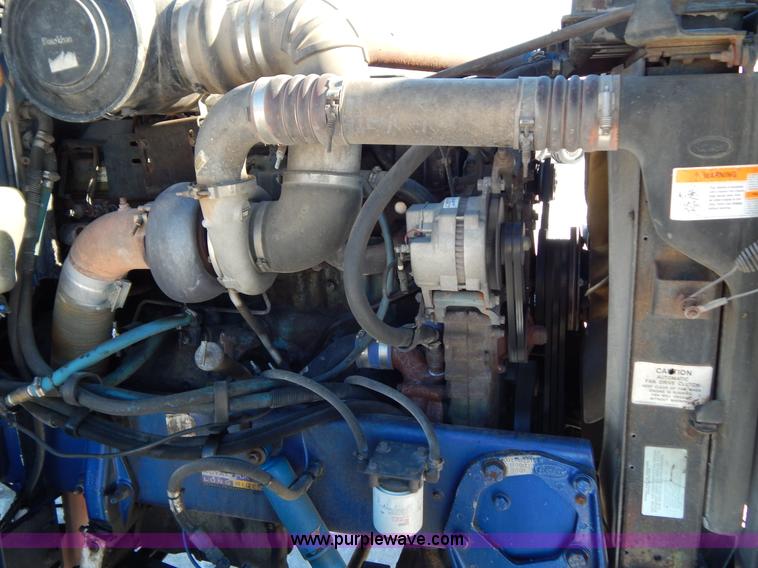 image for item H3912 1998 Peterbilt 377 semi truck