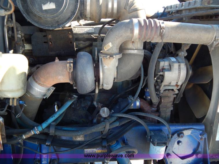 image for item H3912 1998 Peterbilt 377 semi truck