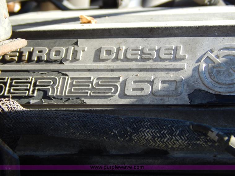 image for item H3912 1998 Peterbilt 377 semi truck