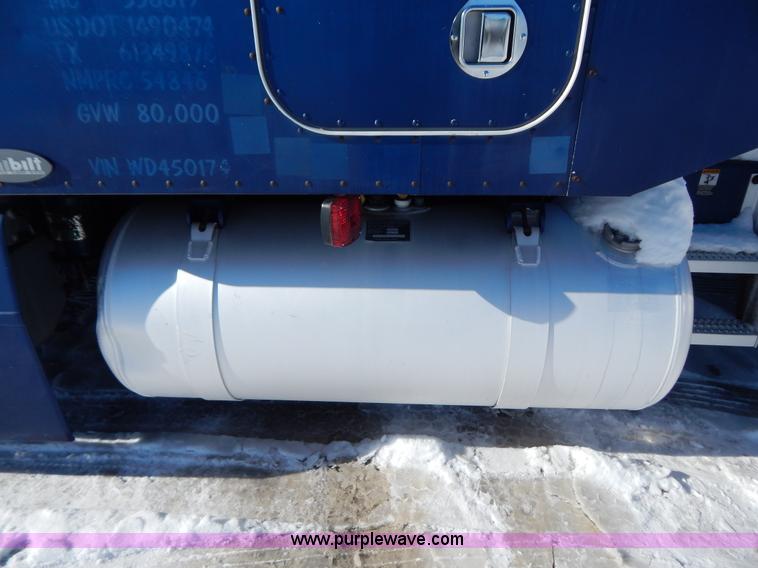 image for item H3912 1998 Peterbilt 377 semi truck