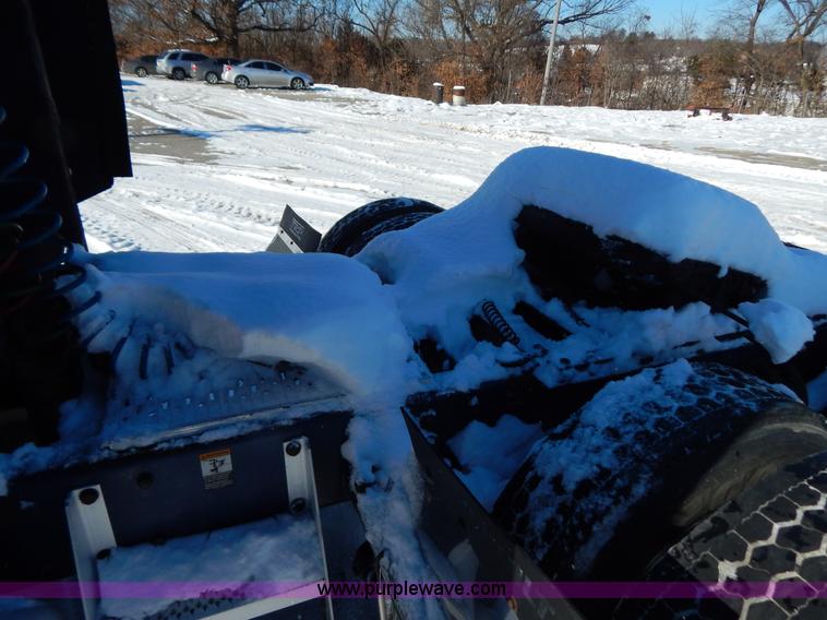 image for item H3912 1998 Peterbilt 377 semi truck