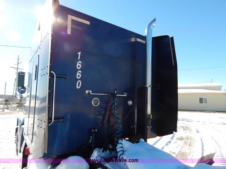 image for item H3912 1998 Peterbilt 377 semi truck