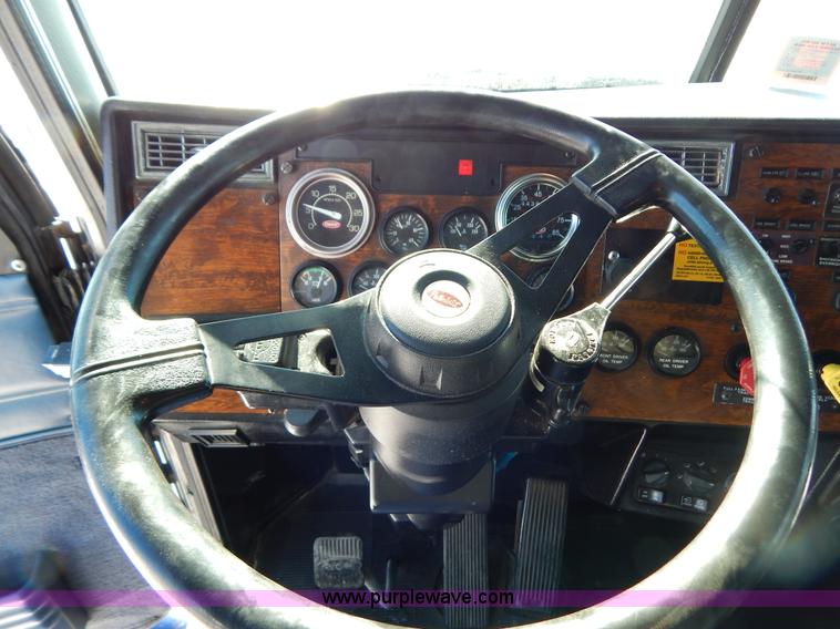 image for item H3912 1998 Peterbilt 377 semi truck