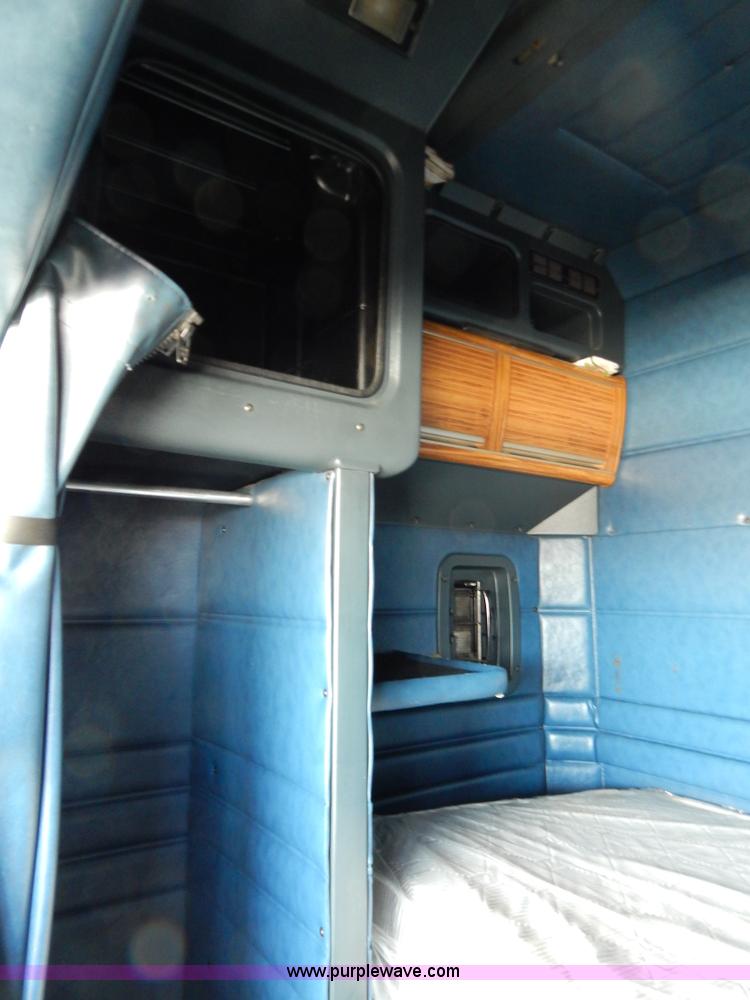 image for item H3912 1998 Peterbilt 377 semi truck