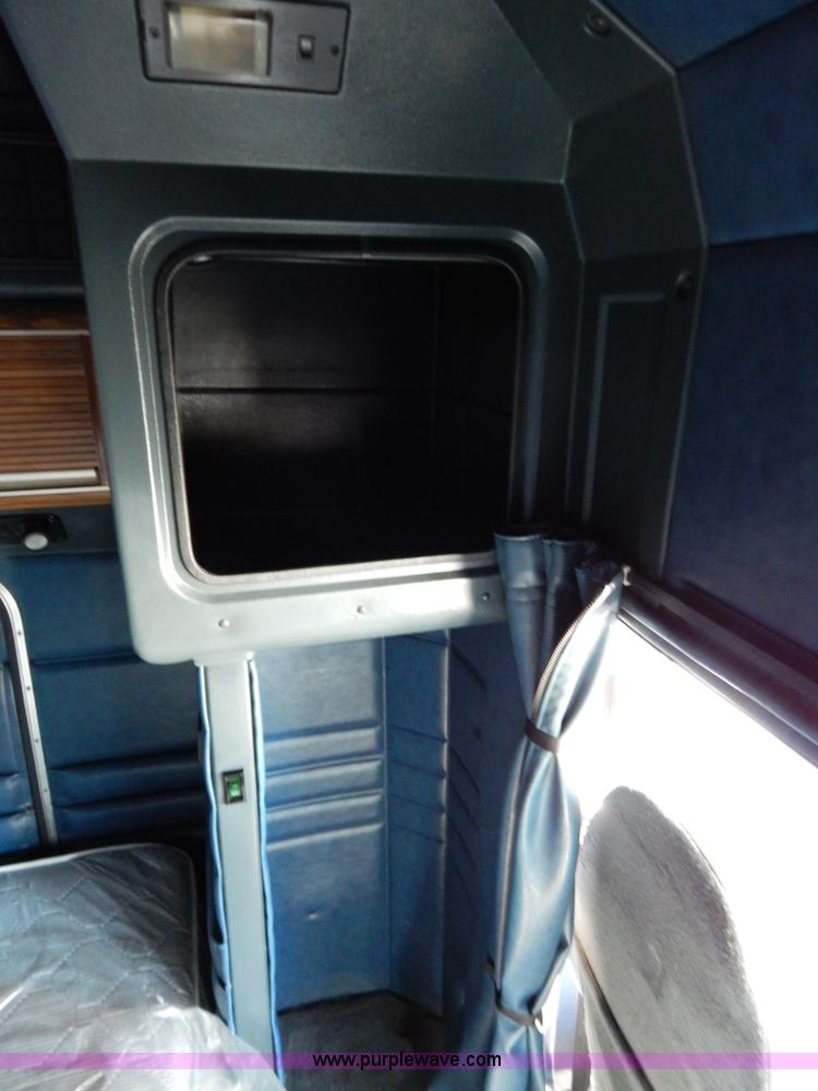 image for item H3912 1998 Peterbilt 377 semi truck