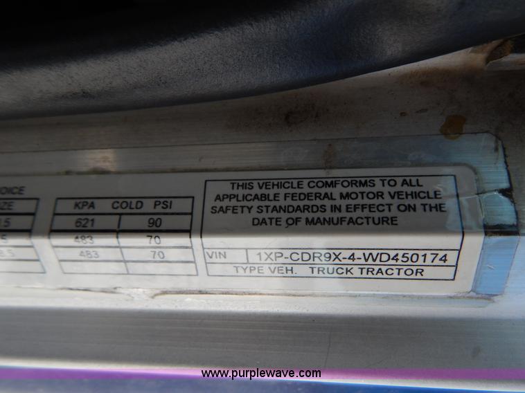 image for item H3912 1998 Peterbilt 377 semi truck