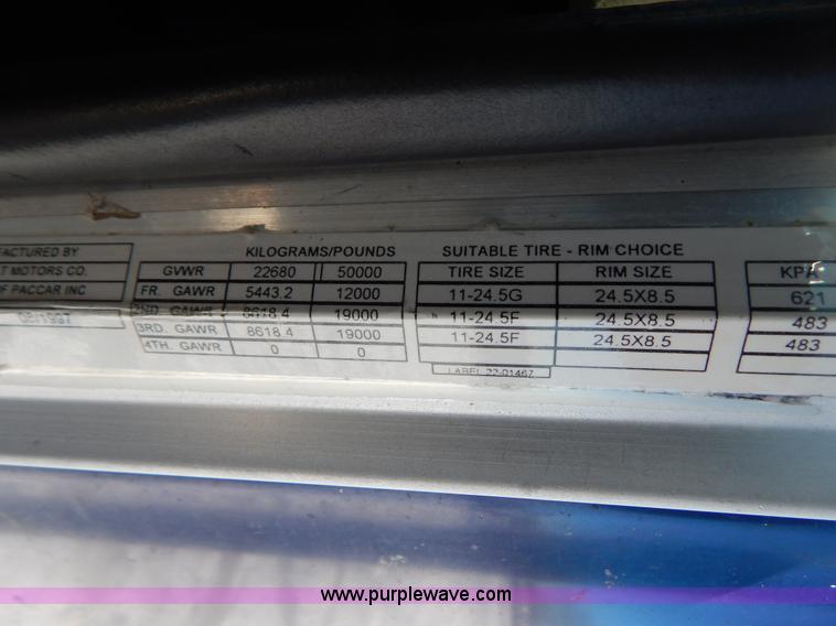 image for item H3912 1998 Peterbilt 377 semi truck