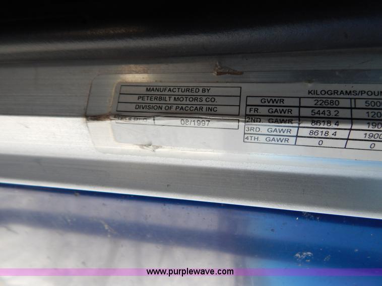 image for item H3912 1998 Peterbilt 377 semi truck