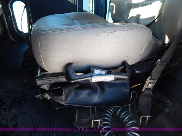 image for item H3912 1998 Peterbilt 377 semi truck