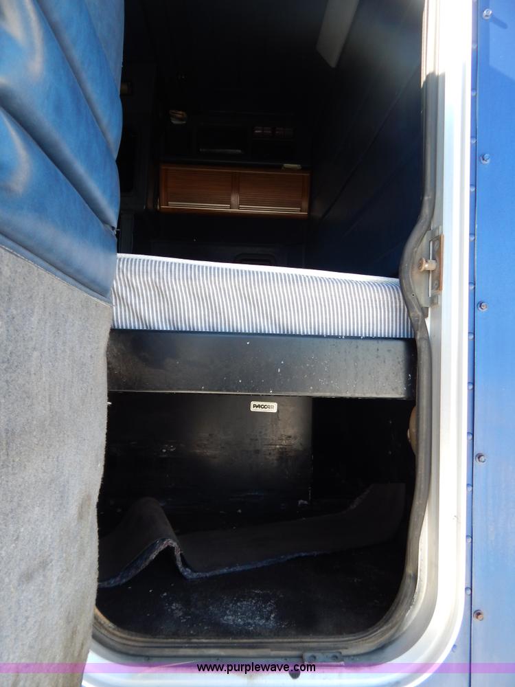 image for item H3912 1998 Peterbilt 377 semi truck