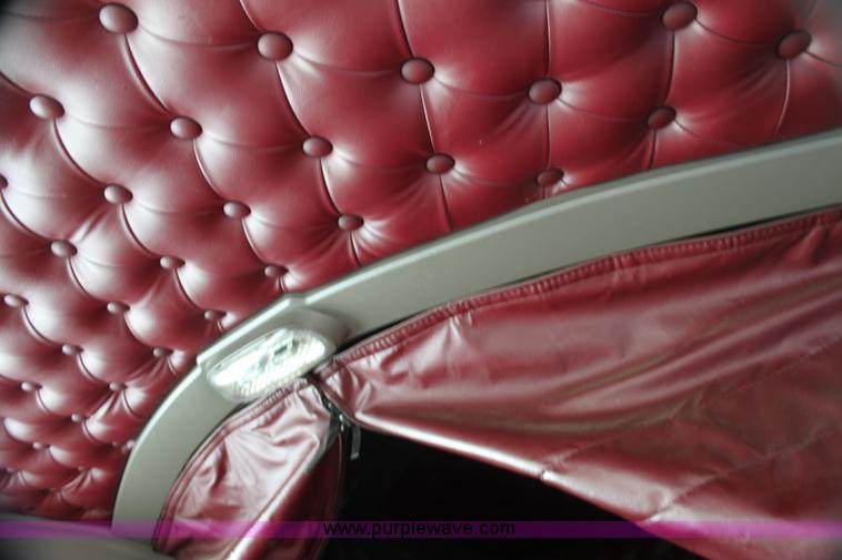 image for item H7254 2006 Kenworth T600 semi truck