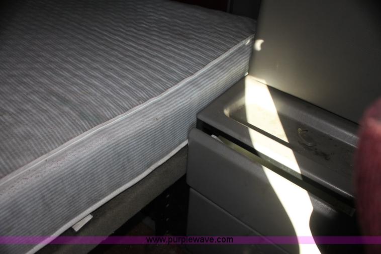 image for item H7254 2006 Kenworth T600 semi truck