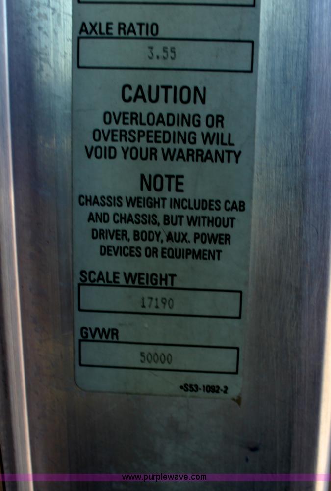 image for item H7254 2006 Kenworth T600 semi truck