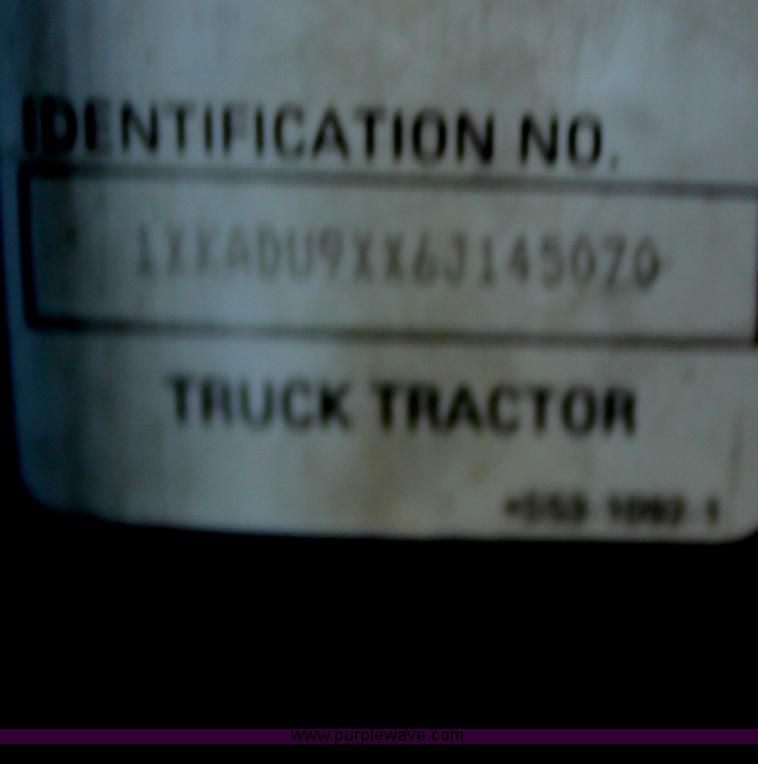 image for item H7254 2006 Kenworth T600 semi truck