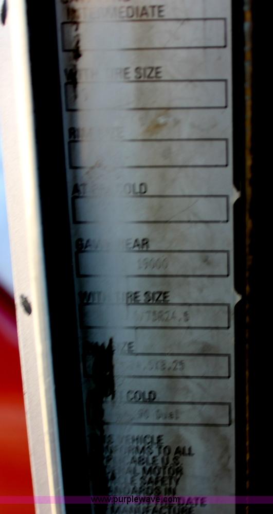 image for item H7254 2006 Kenworth T600 semi truck