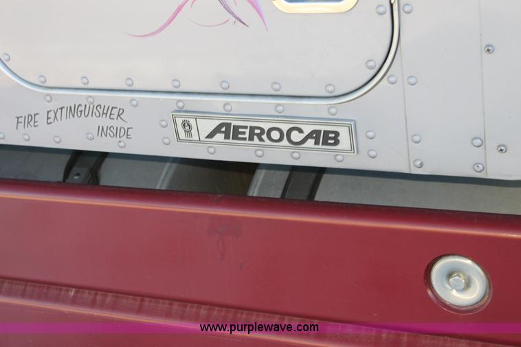 image for item H7254 2006 Kenworth T600 semi truck