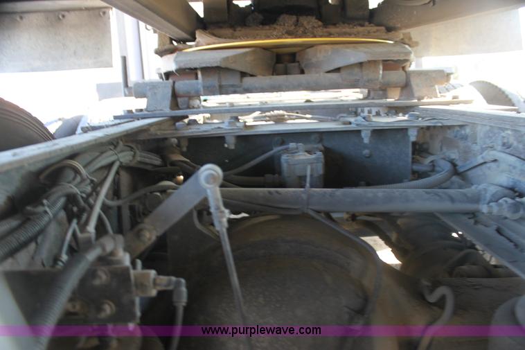 image for item H7254 2006 Kenworth T600 semi truck