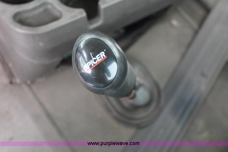 image for item H8354 1995 International 9400 semi truck