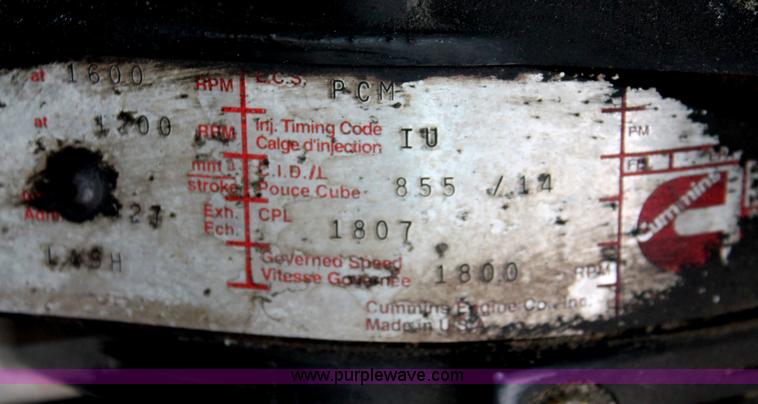 image for item H8354 1995 International 9400 semi truck