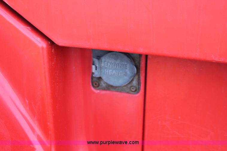 image for item H8357 2001 Volvo VNL semi truck