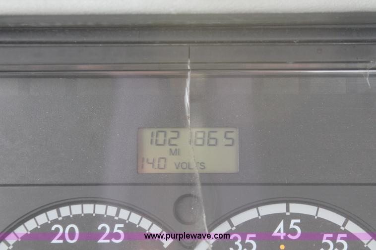 image for item H8361 2004 Freightliner Columbia CL120 semi truck