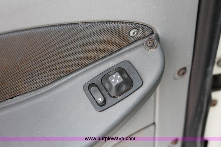 image for item H8361 2004 Freightliner Columbia CL120 semi truck