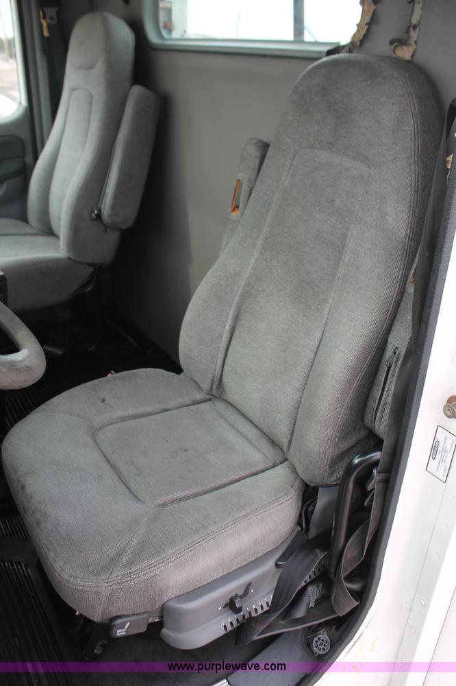 image for item H8361 2004 Freightliner Columbia CL120 semi truck