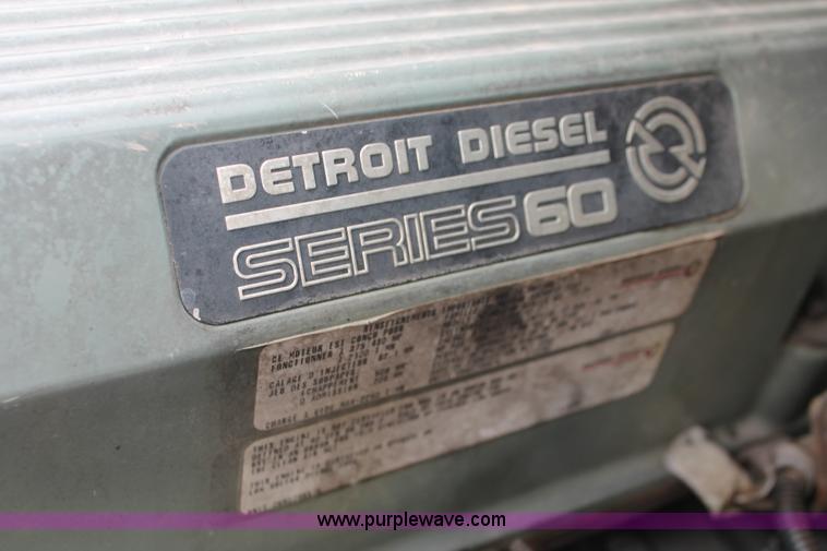 image for item H8361 2004 Freightliner Columbia CL120 semi truck