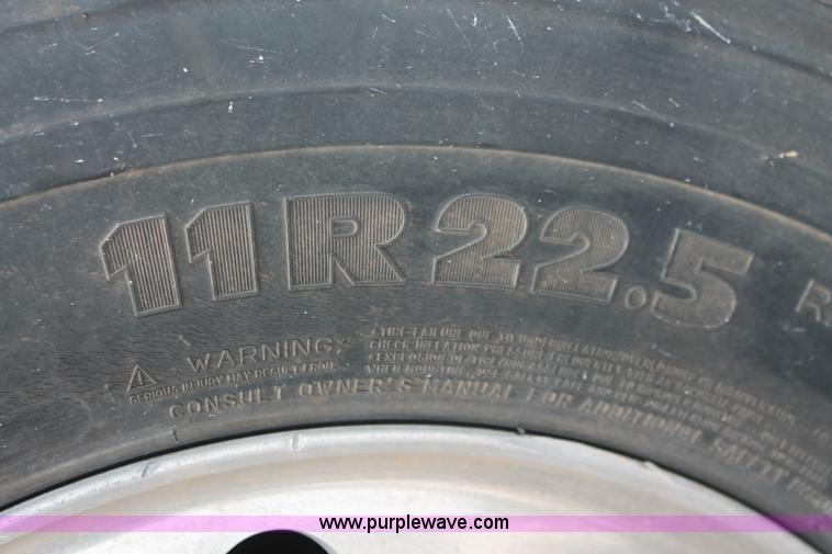 image for item H8361 2004 Freightliner Columbia CL120 semi truck